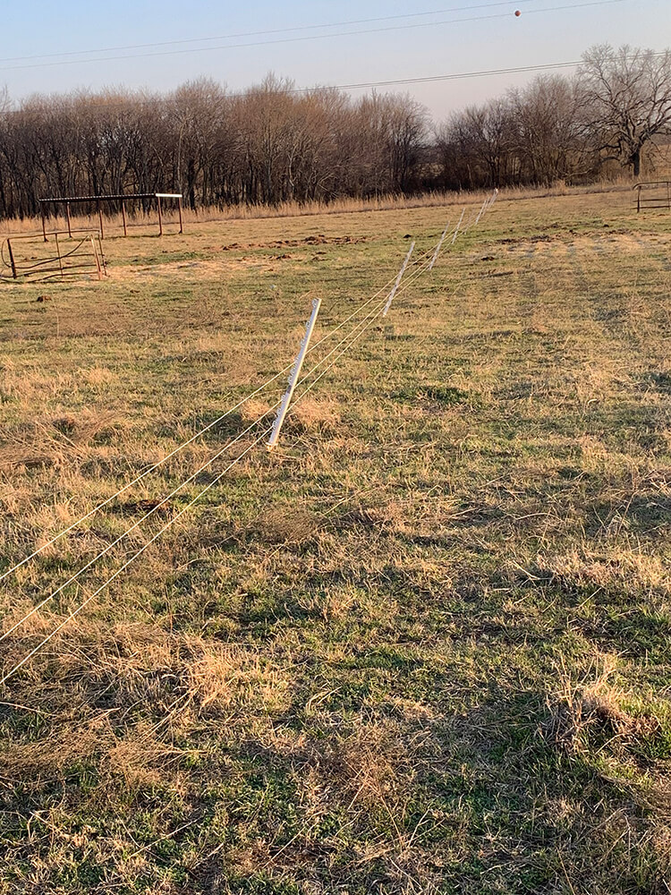 Angling the polywire fence post